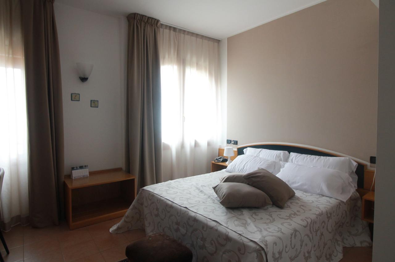Hotel Ristorante Sensole Sulzano Luaran gambar